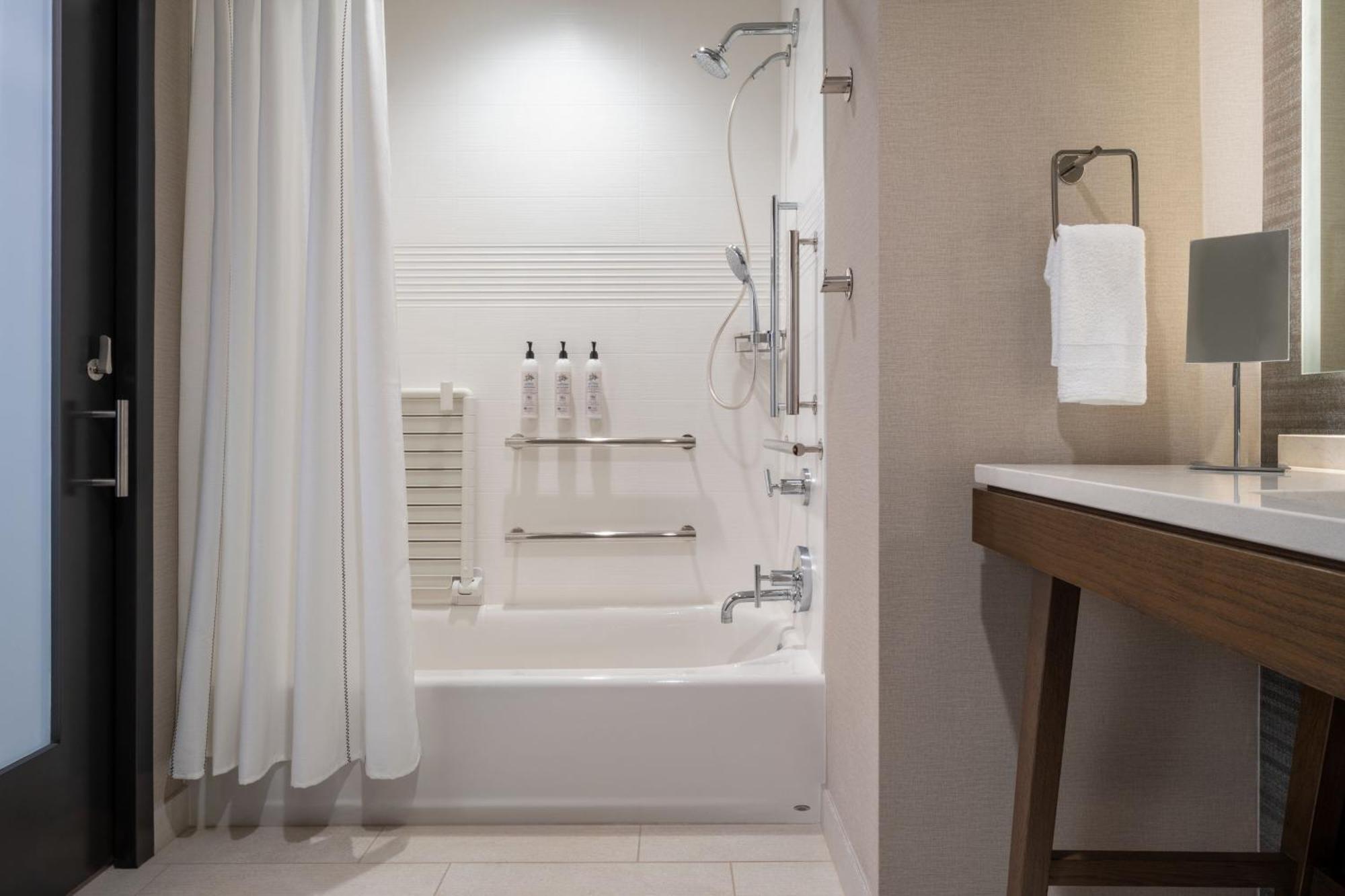 Delta Hotels By Marriott Wichita Falls Convention Center מראה חיצוני תמונה